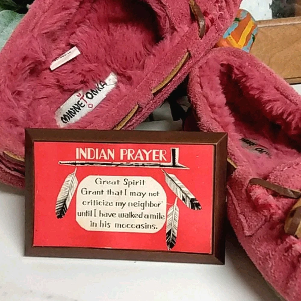 Bubble Gum Pink Minnetonka Moccasins Girls size 2